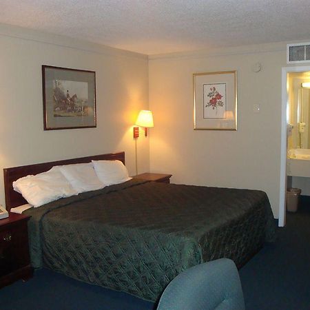 Econo Lodge Эшборо Экстерьер фото