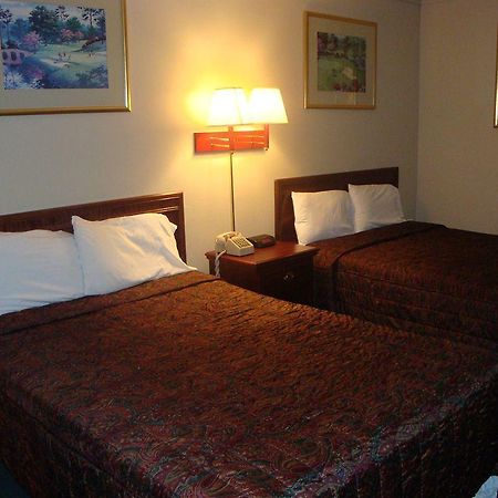 Econo Lodge Эшборо Экстерьер фото
