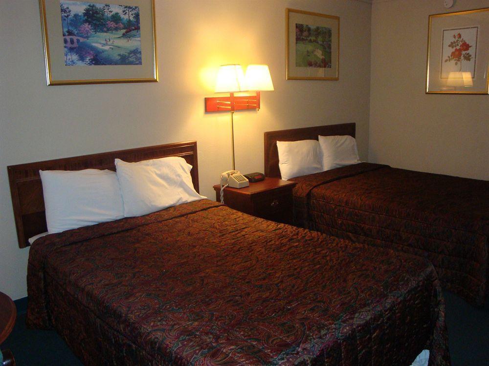 Econo Lodge Эшборо Экстерьер фото