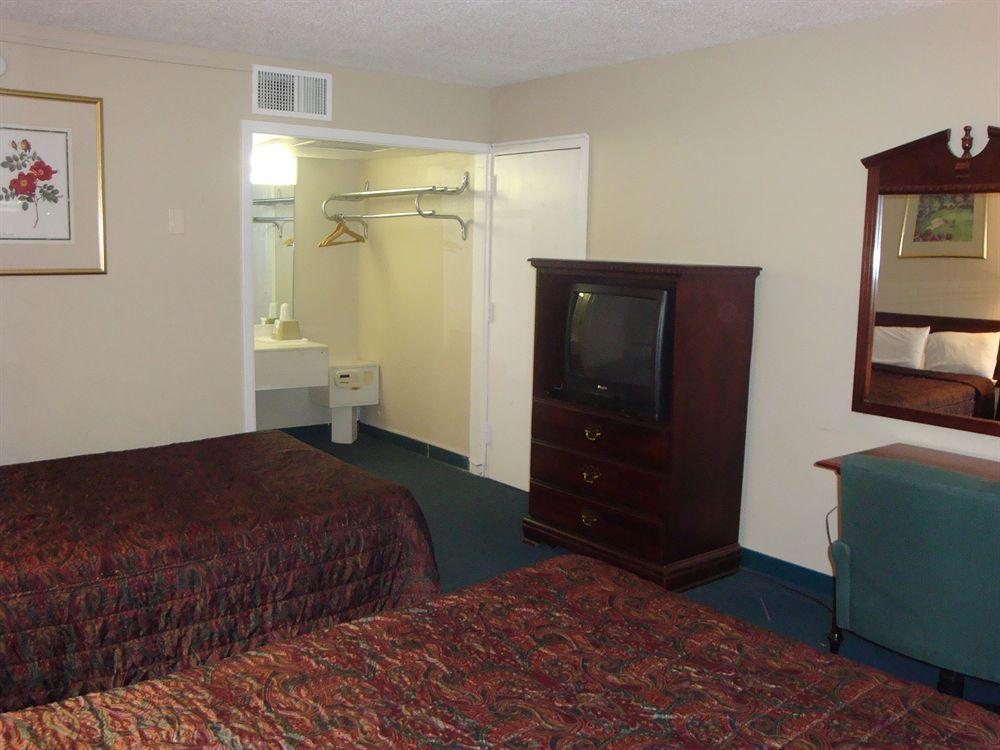 Econo Lodge Эшборо Экстерьер фото